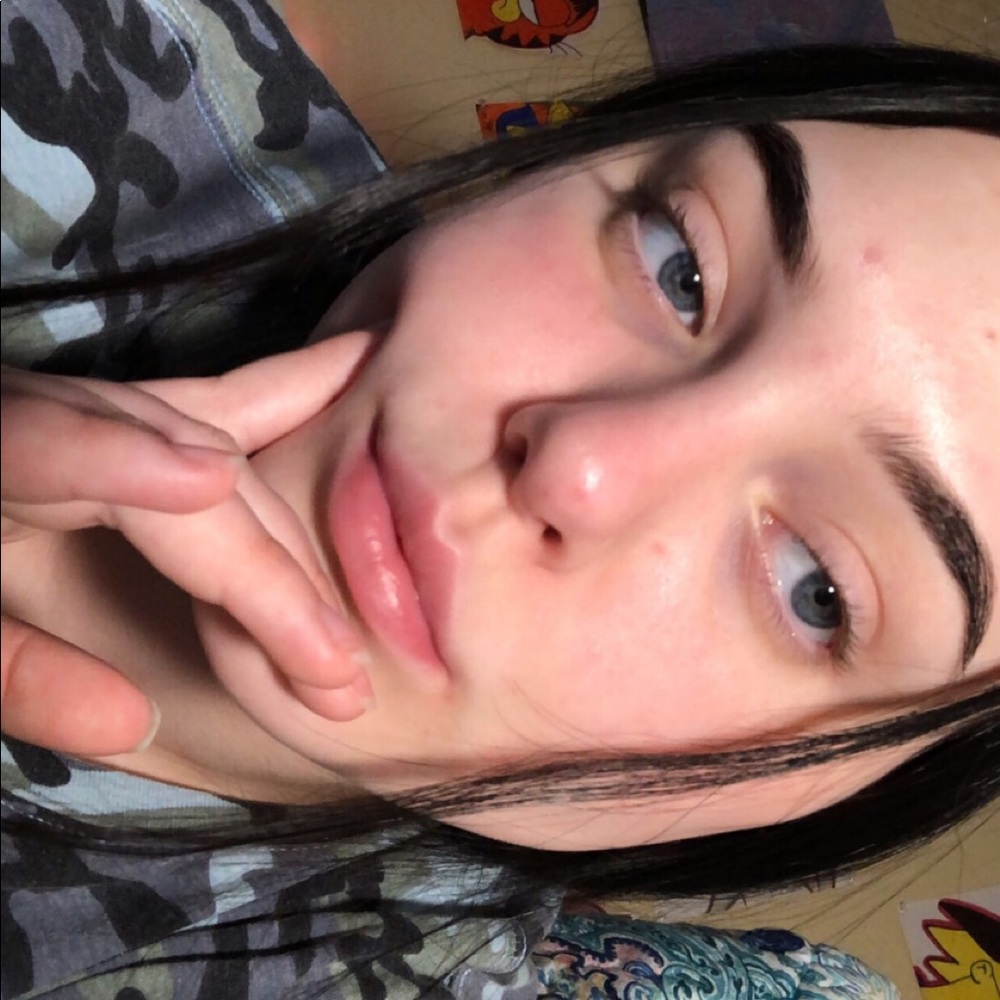 Meet your Posher, Alexis